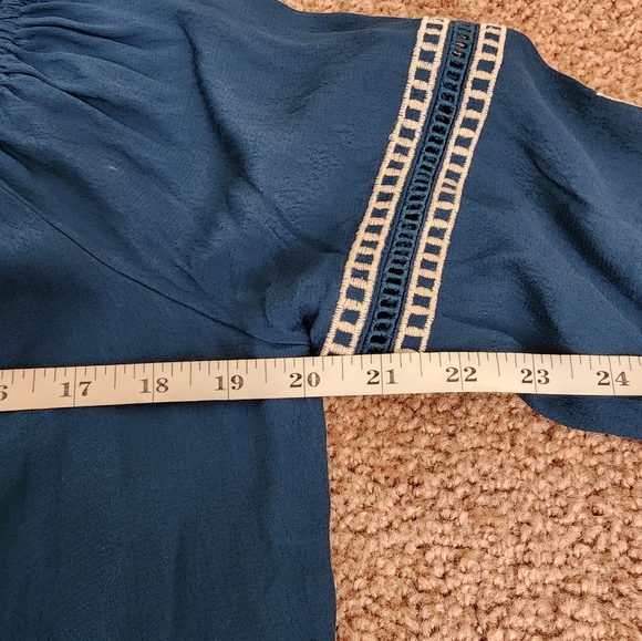 Listicle Boho Blouse Top Women's M Blue Embroidered On Off Shoulder Flowy - Picture 5 of 9